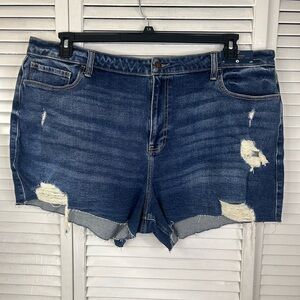 Hollister Distressed Ultra High Rise Mom Women's Shorts Waist 35”